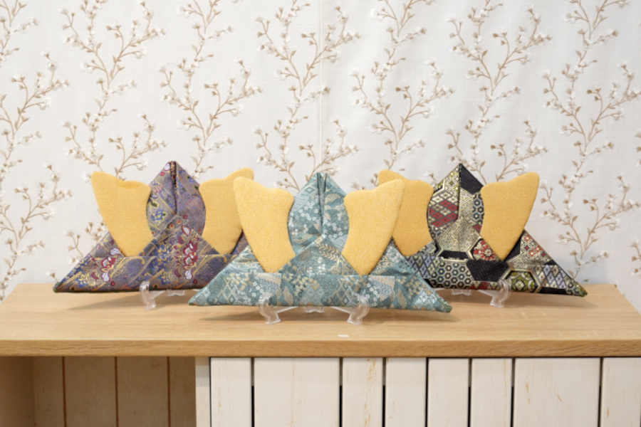 五月人形ご来店予約特典の折り紙兜(金襴)